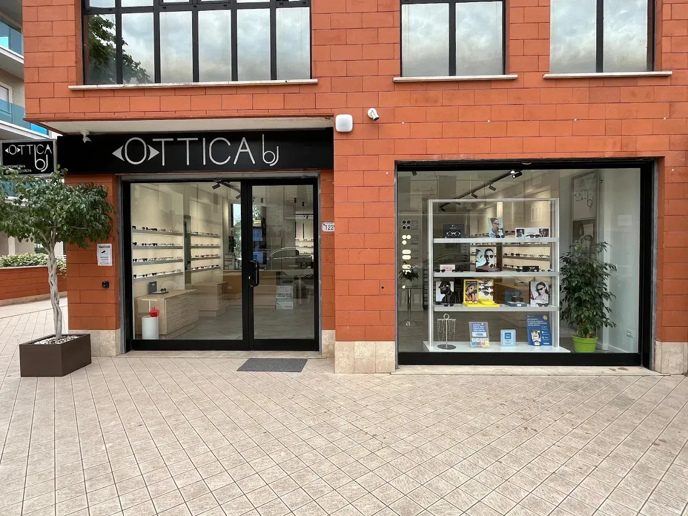 ingresso Ottica BJ a Passo Corese, Rieti
