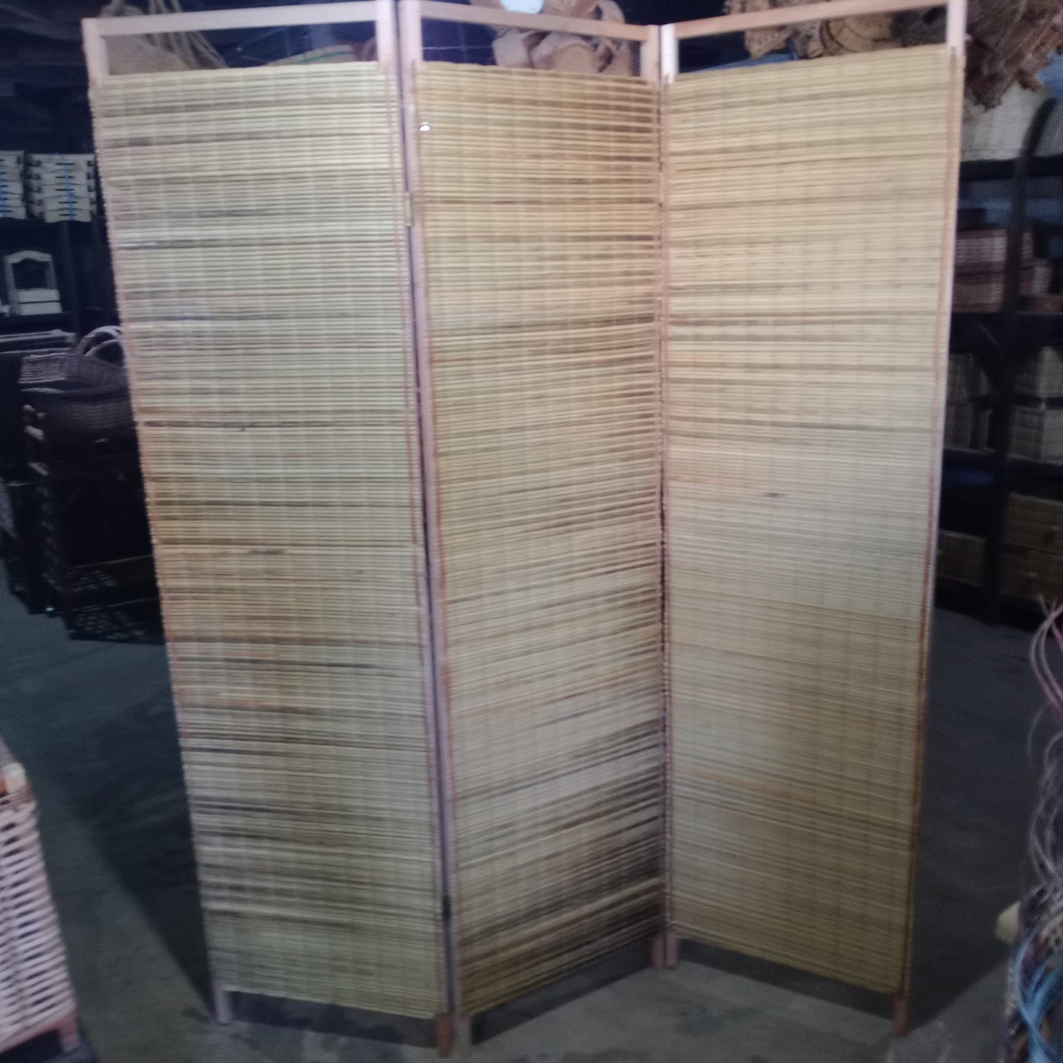 Un separador de ambientes de tres paneles