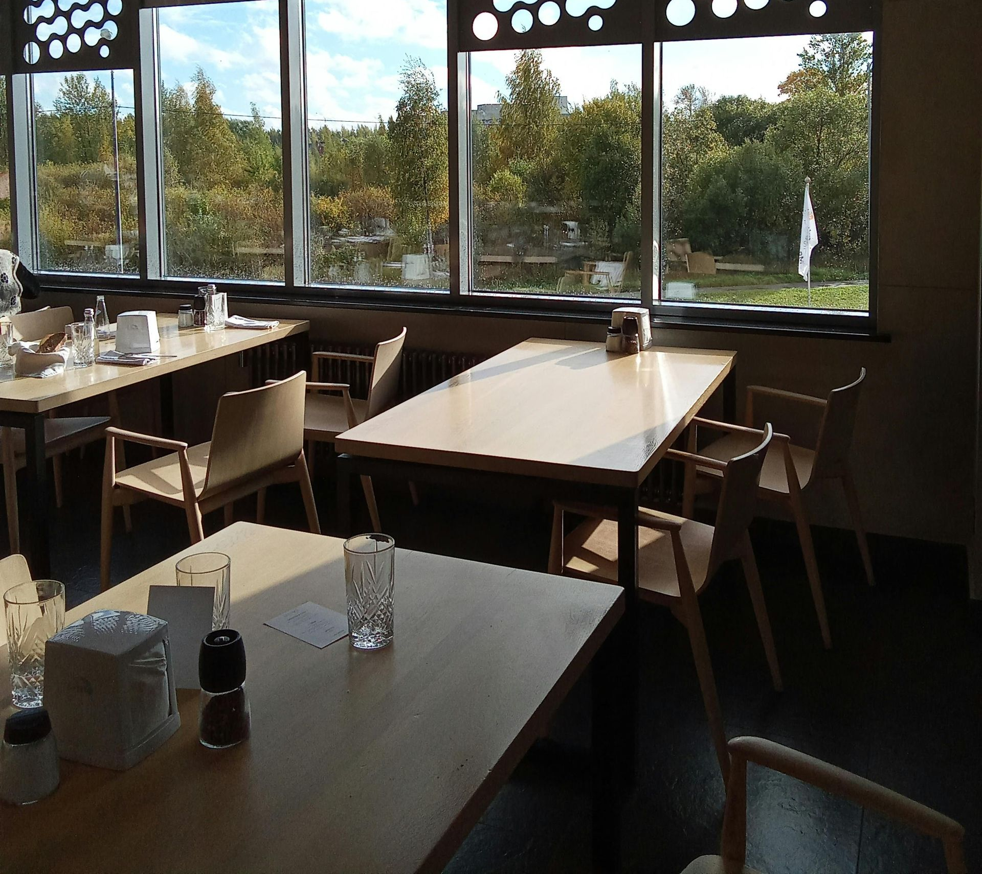 Smuk udsigt over Holbæk Fjord fra Skippers Bistros selskabslokale til mindehøjtidelighed