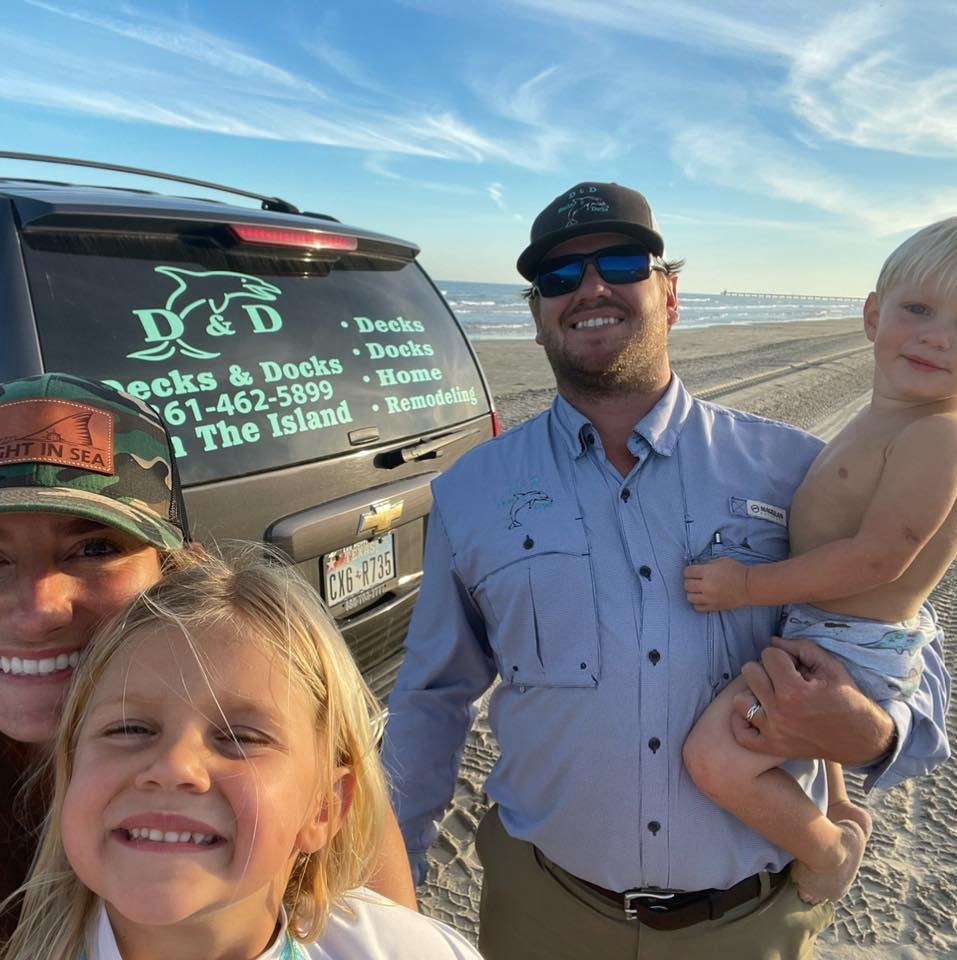 A Happy Family | Corpus Christi, TX | D & D Decks & Docks