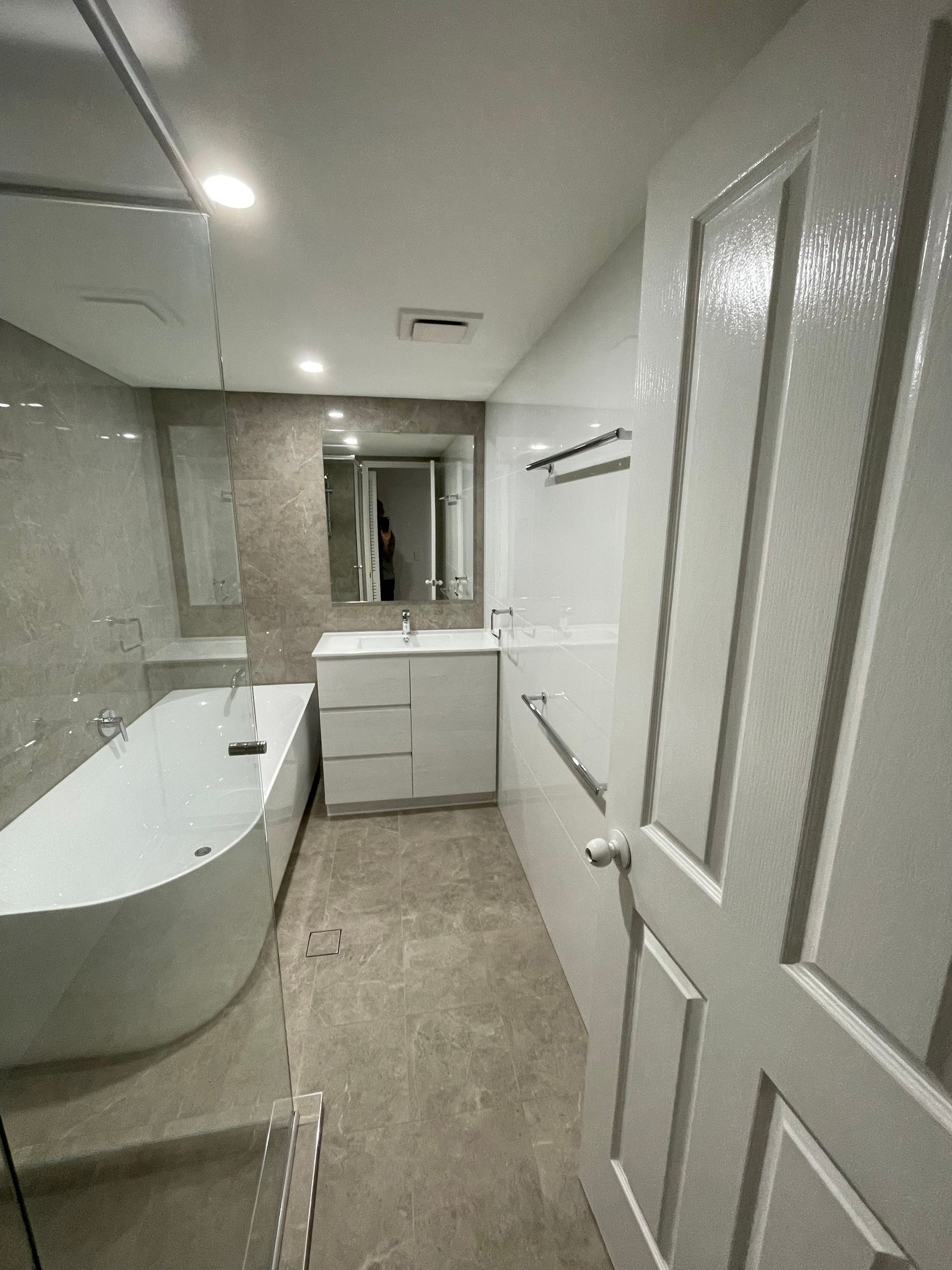 A Bathroom With A Bathtub — Scott Graham Building Services In Bilambil Heights, NSW