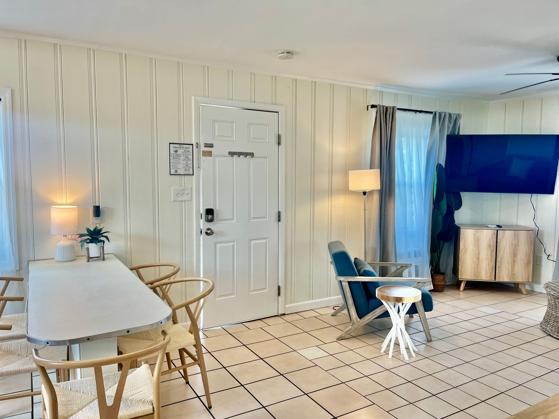 A cozy dining area at Seabirds Motel at Kure Beach with a small table and chairs, perfect for intimate meals. This space adds to the welcoming, pet-friendly atmosphere of this North Carolina lodging.