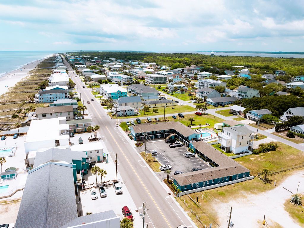 An aerial view of Seabirds Motel at Kure Beach, highlighting its proximity to the beach and surrounding community. The image showcases the motel’s convenient location for a pet-friendly stay in North Carolina.
