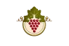 Emblema de racimo de uvas con hojas verdes y detalles de vid dorada sobre fondo blanco.