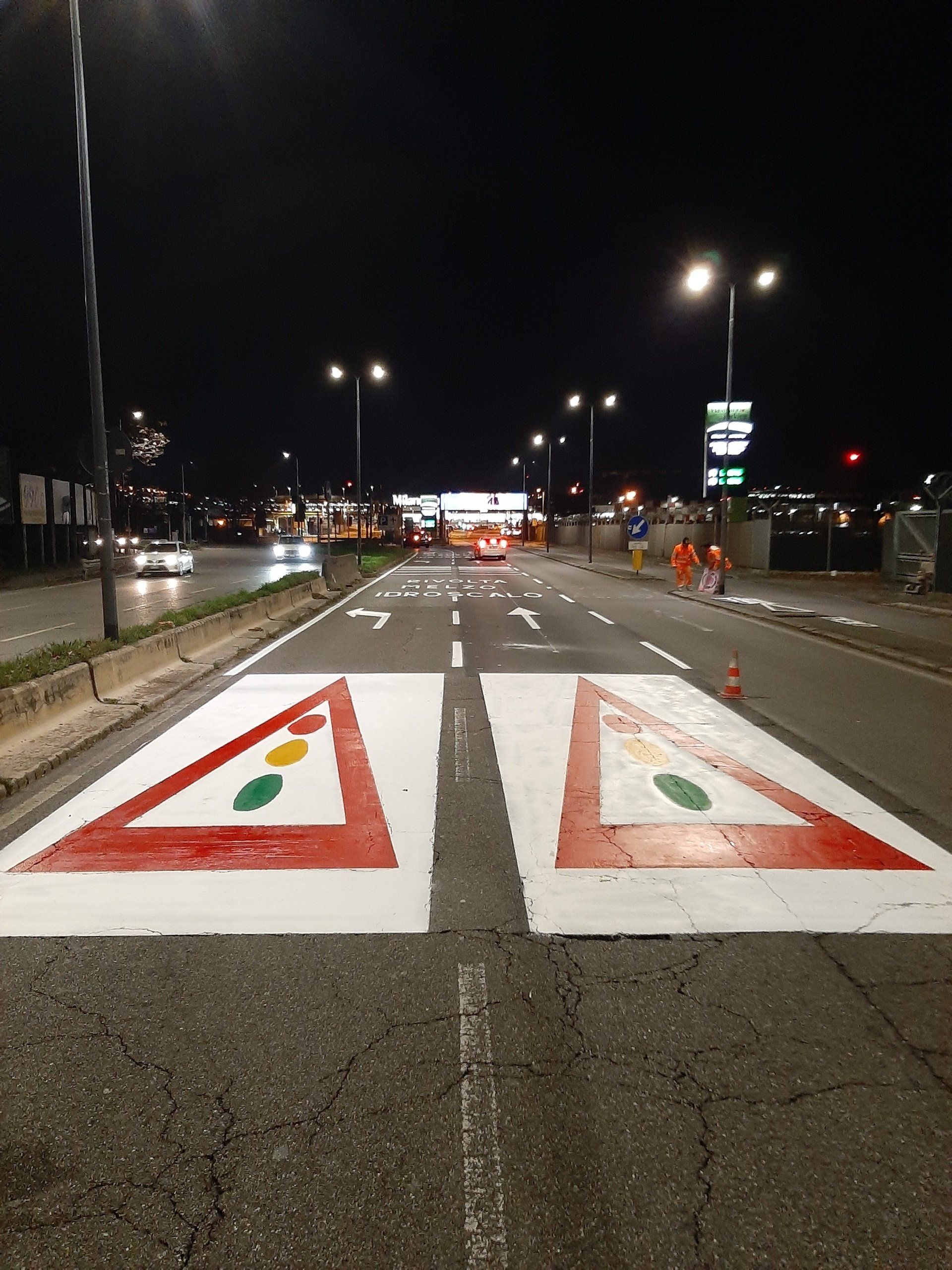 segnaletica orizzontale su strada