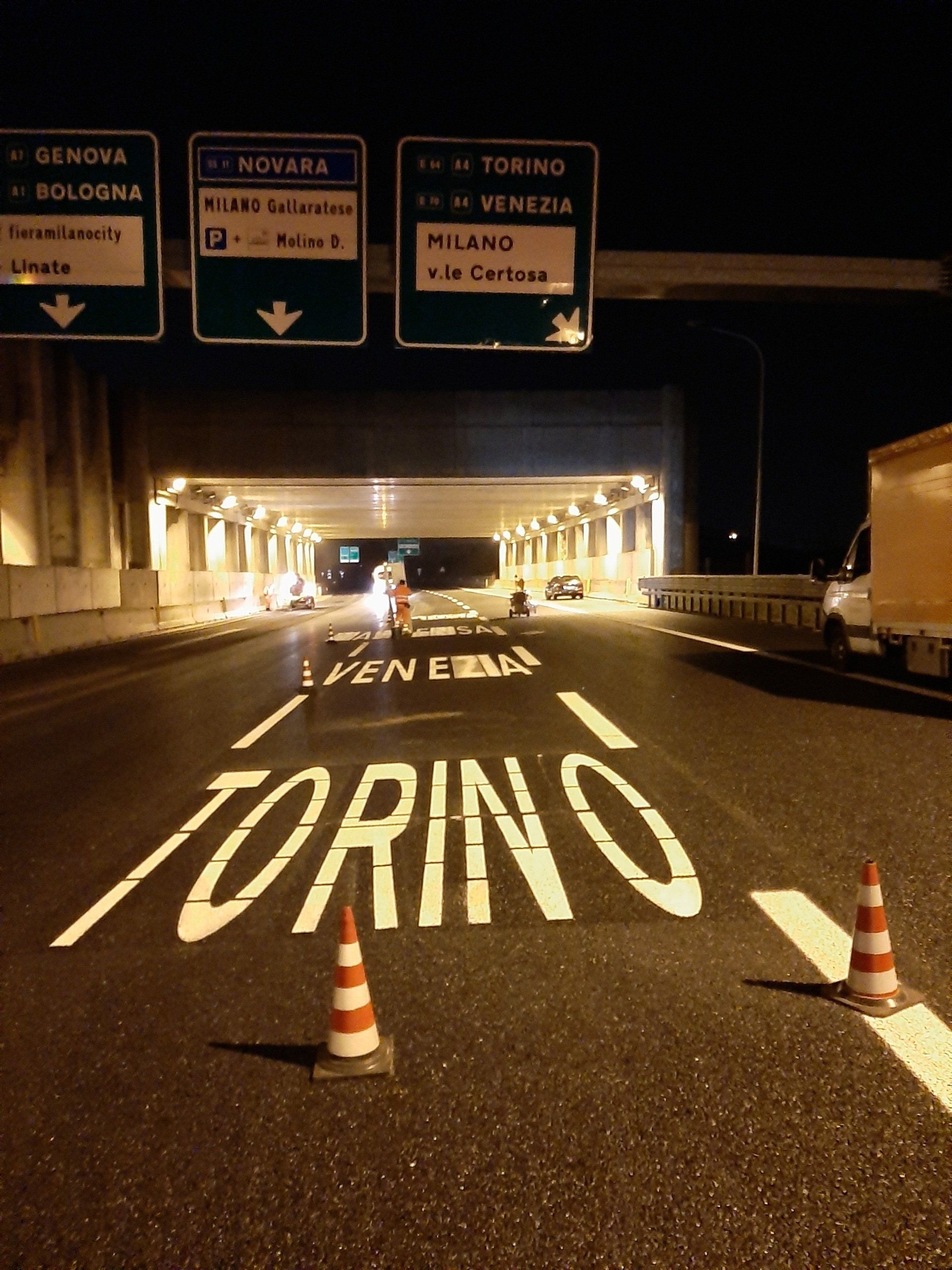 segnaletica su autostrada orizzontale 3