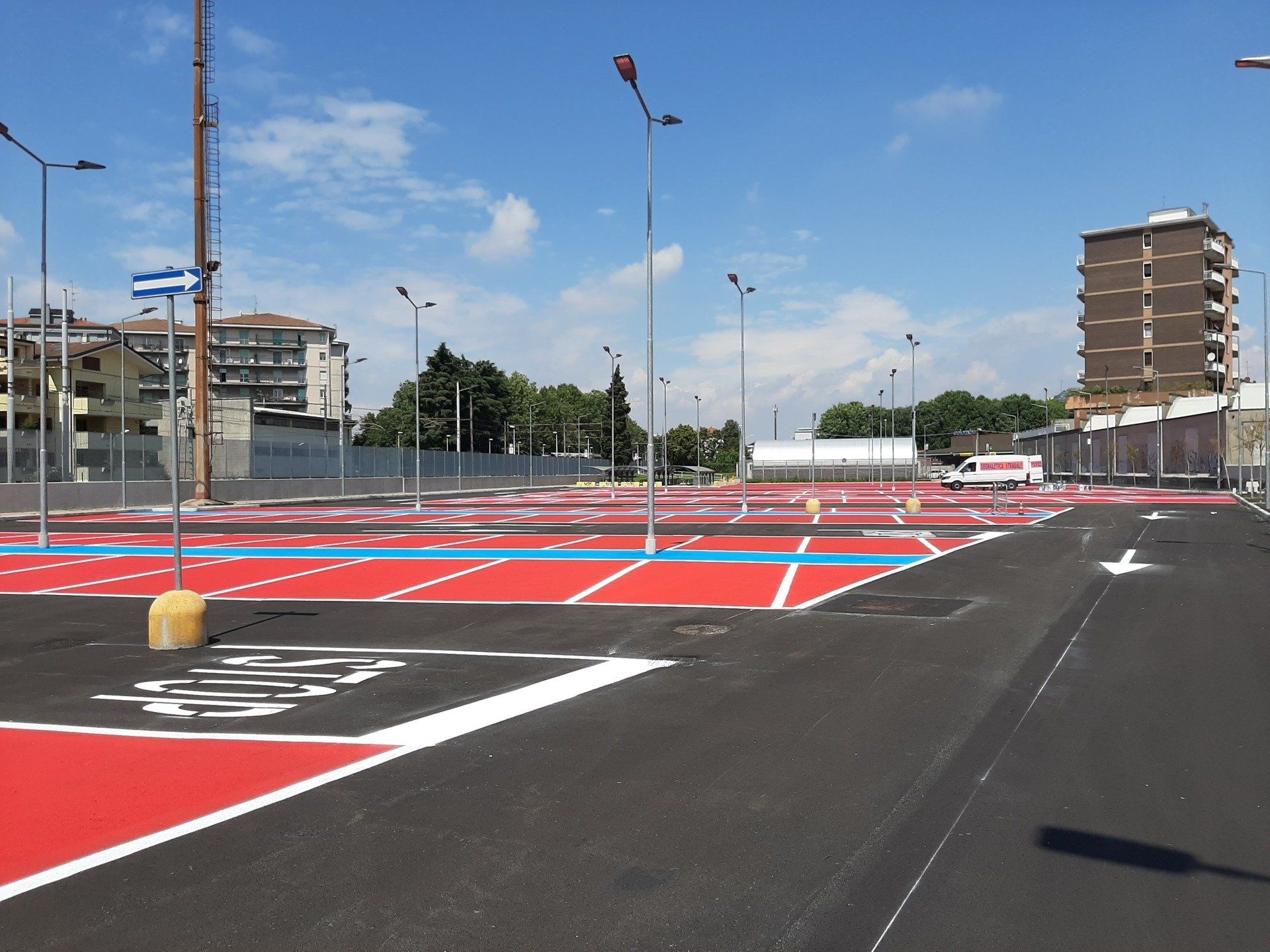 realizzazione di segnaletica orizzontale