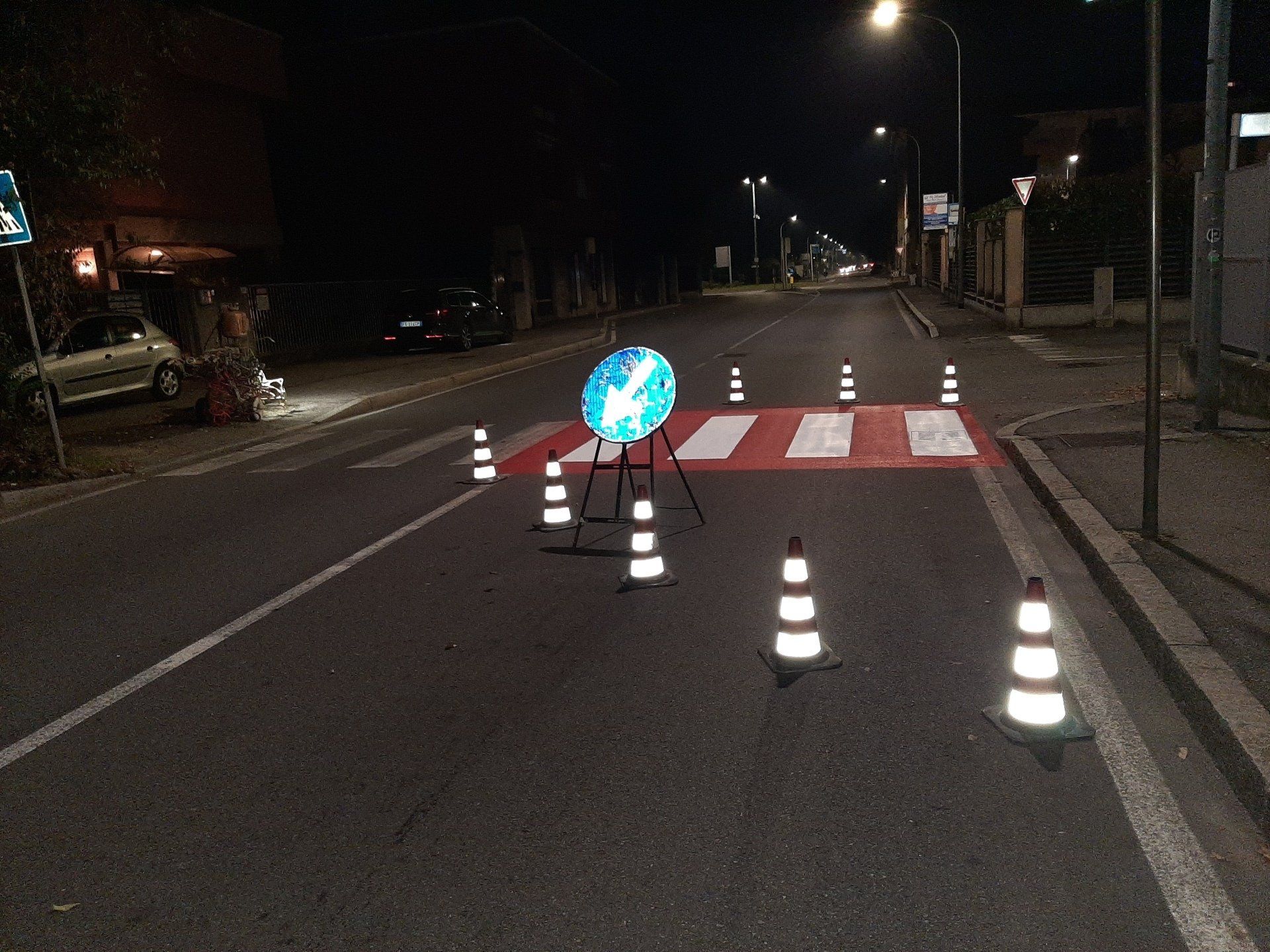 segnaletica orizzontale su manto stradale