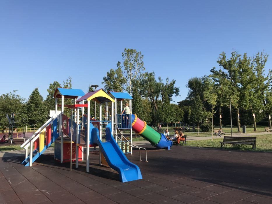 Scivoli in parco giochi
