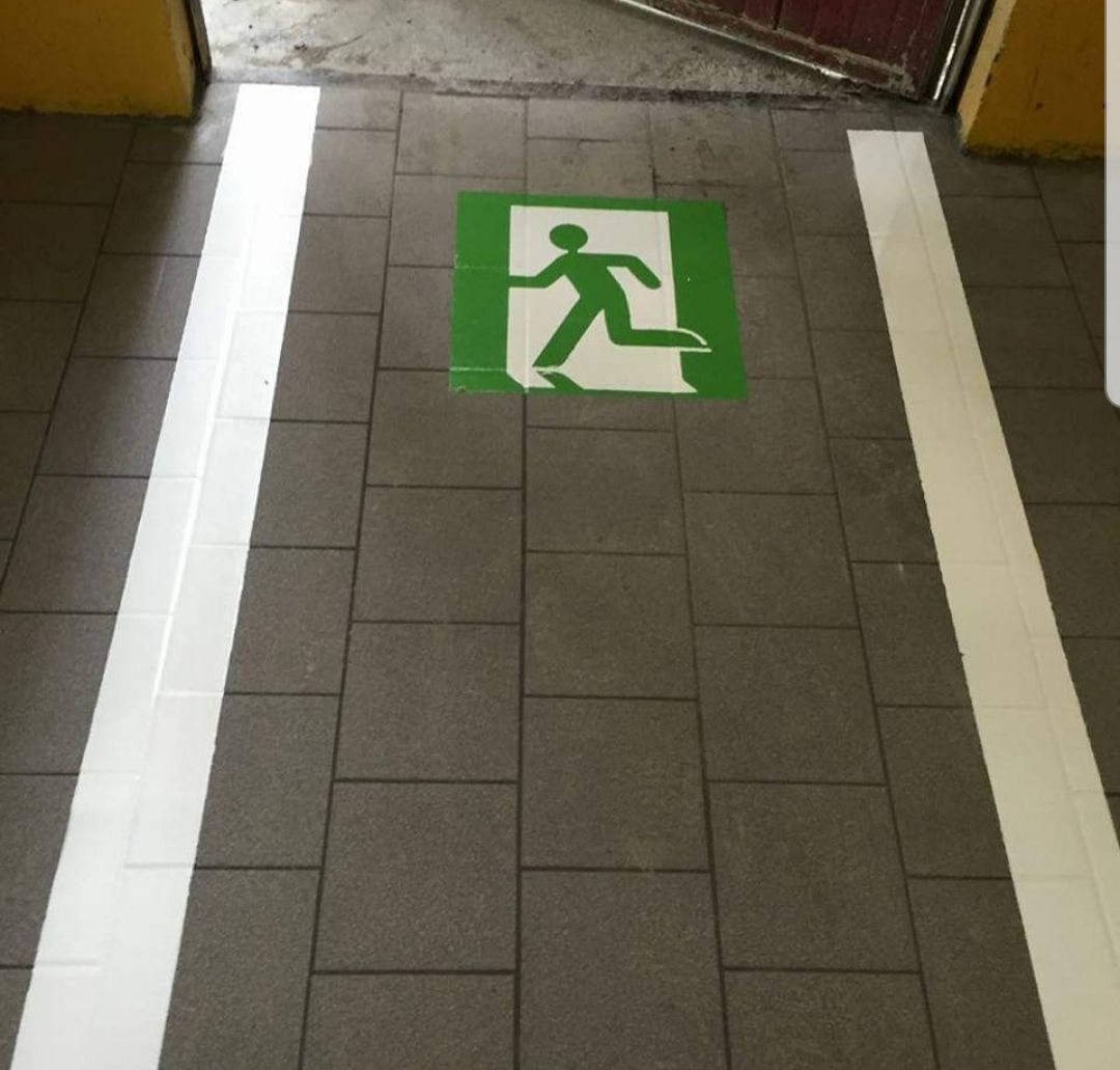 segnaletica orizzontale di sicurezza per aziende