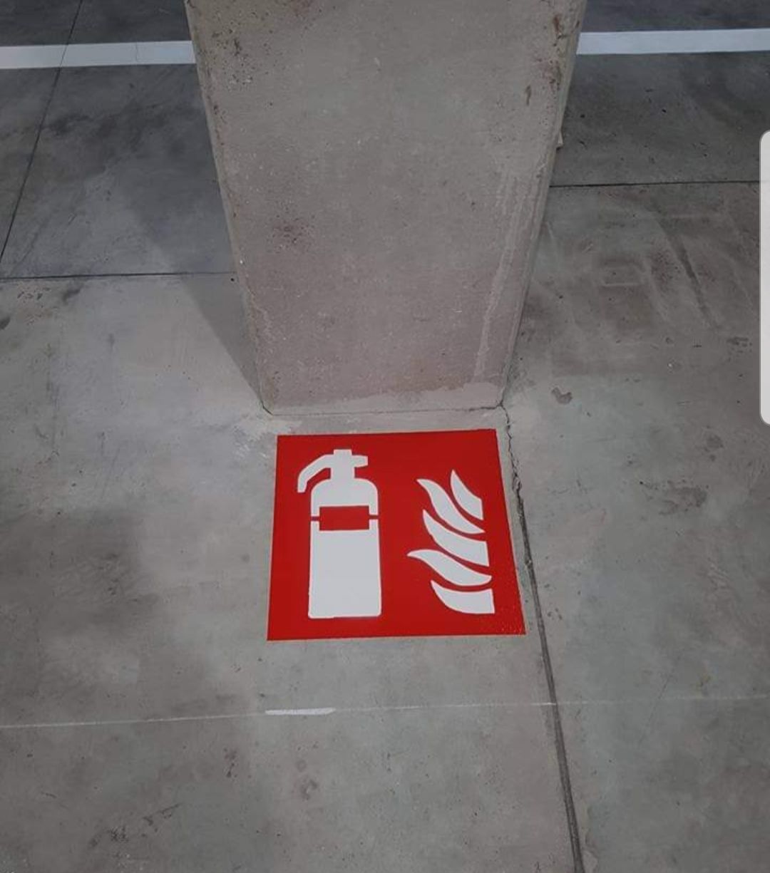 segnaletica orizzontale anti incendio 2