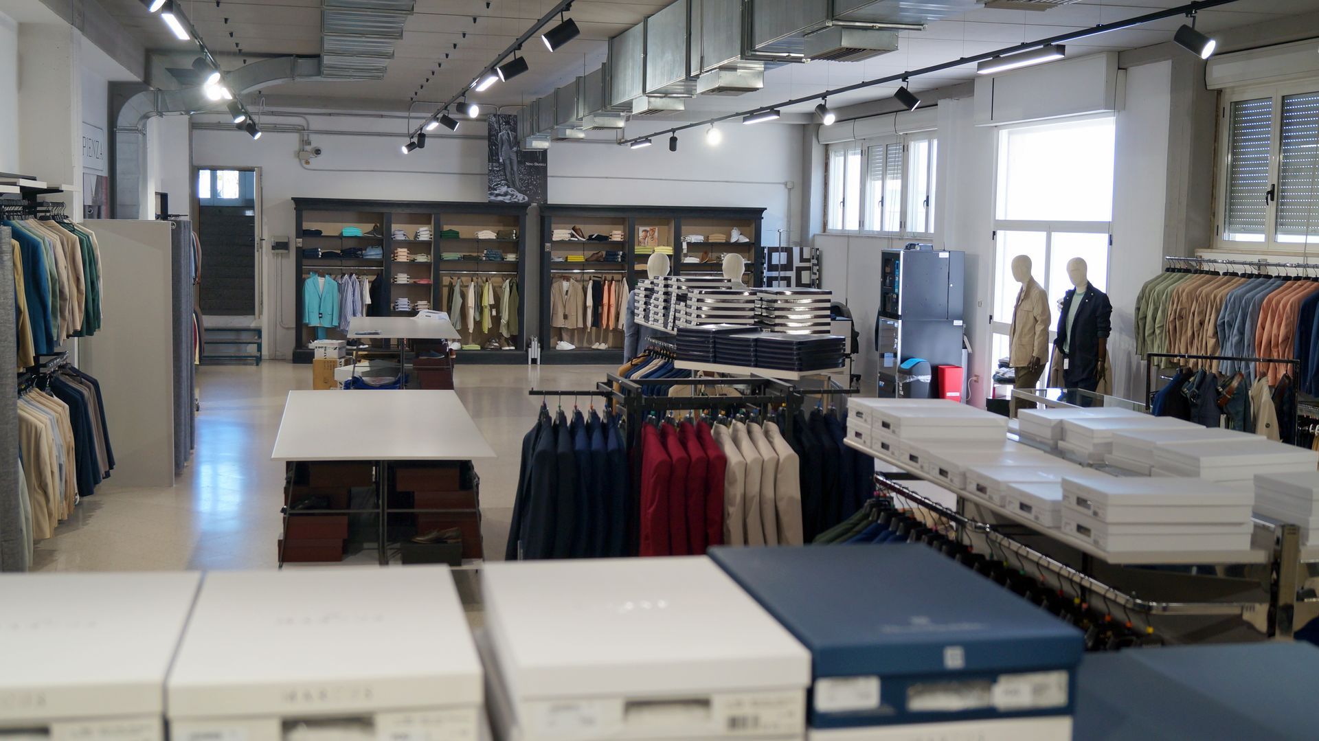 Gallery negozio Pienza Megastore foto 3