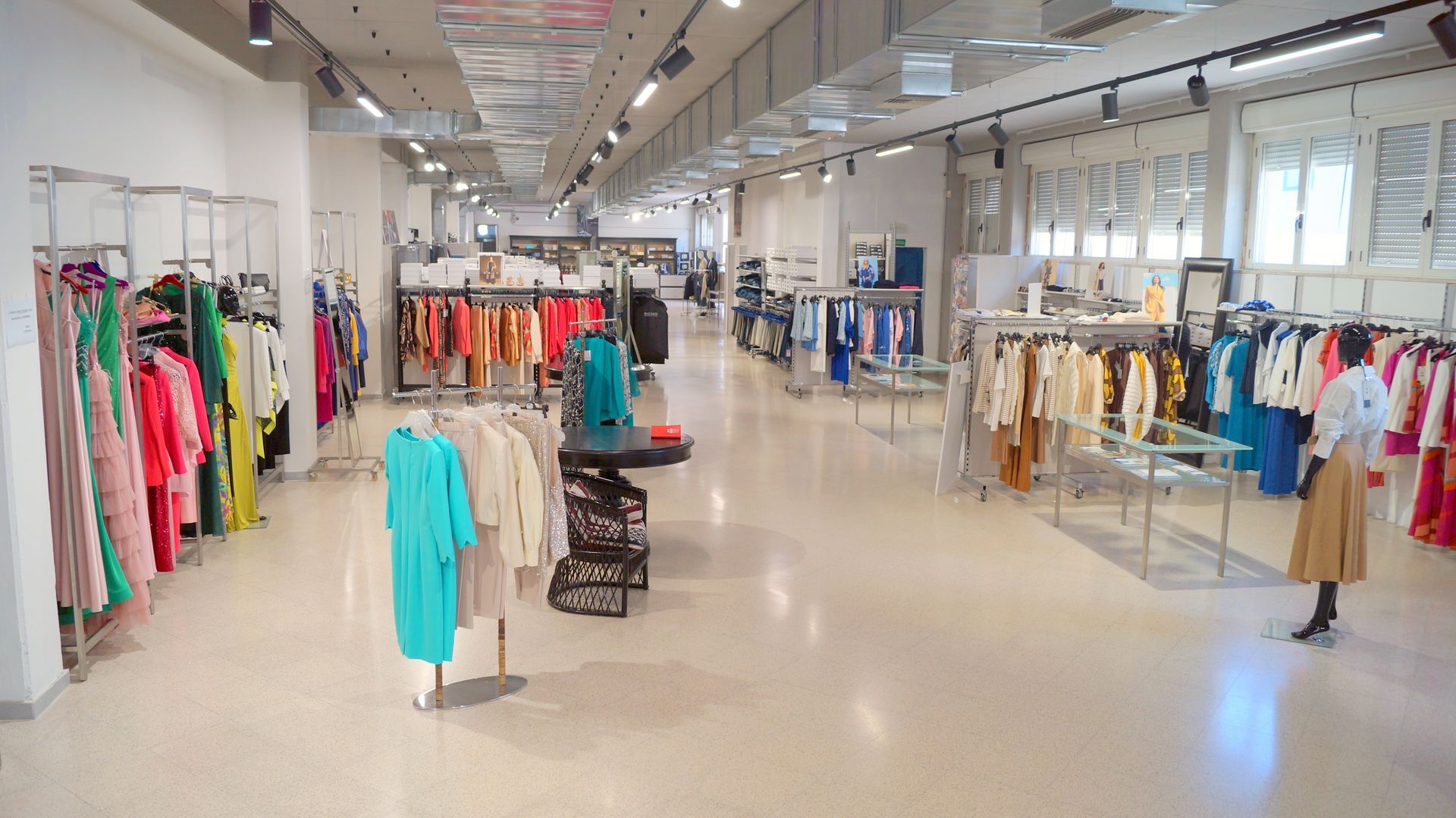 Gallery negozio Pienza Megastore foto 6