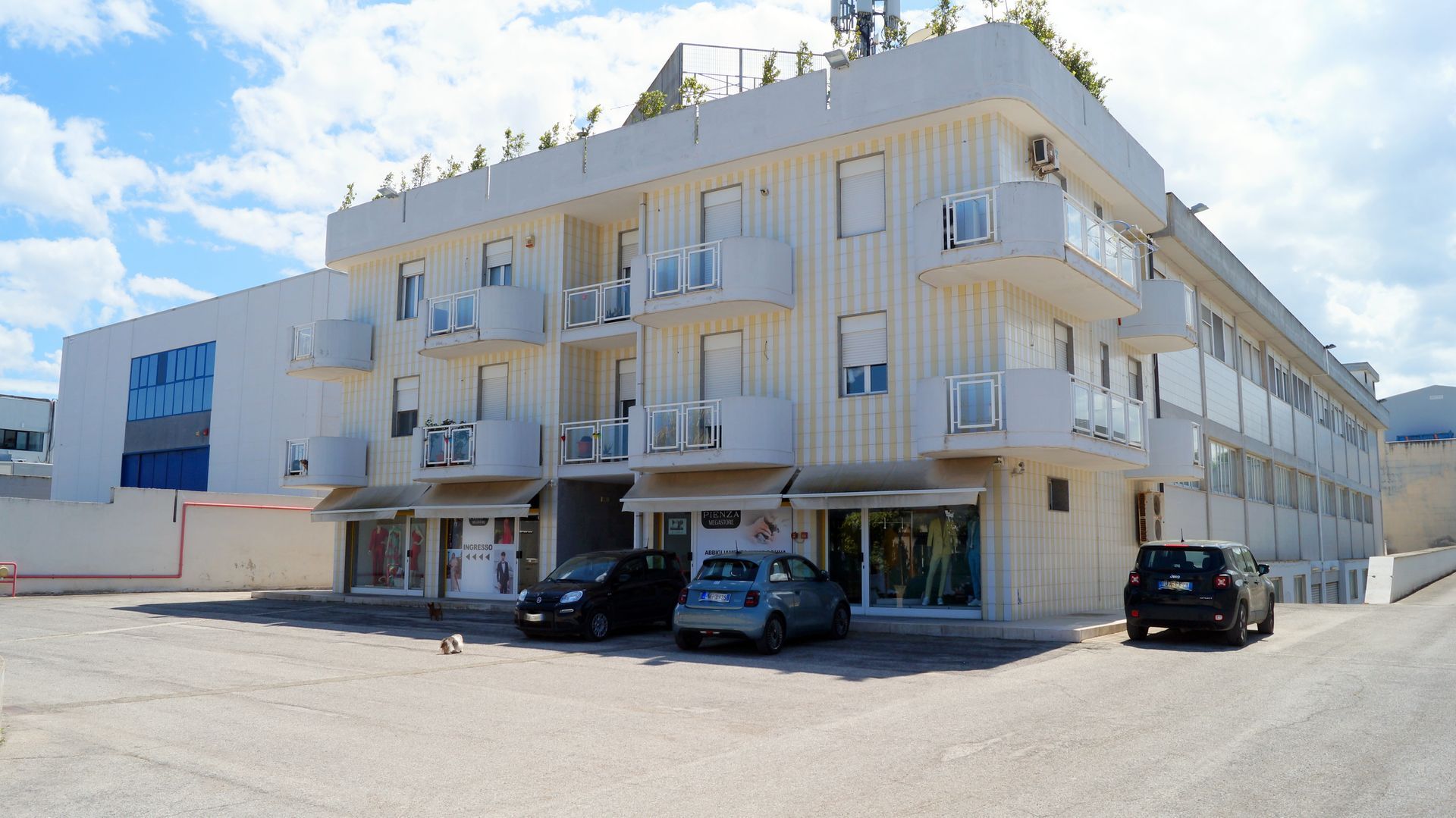 Il negozio Pienza Megastore visto dall'esterno