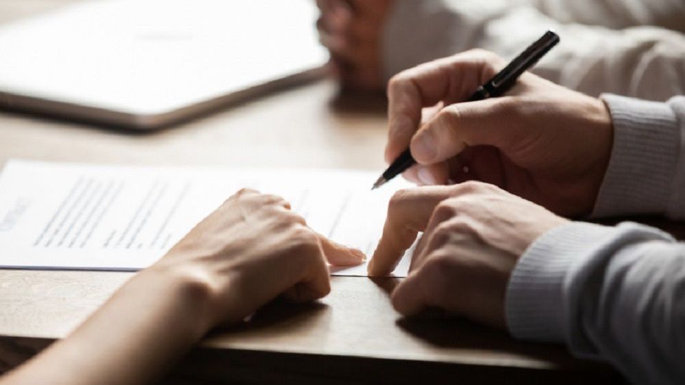 Couple signing first mortgage application