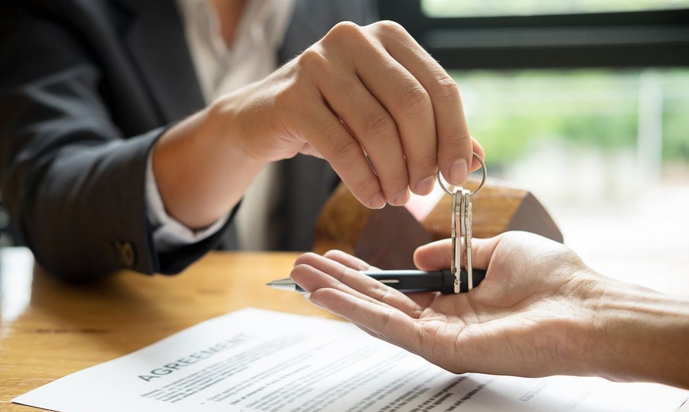 Couple signing first mortgage application