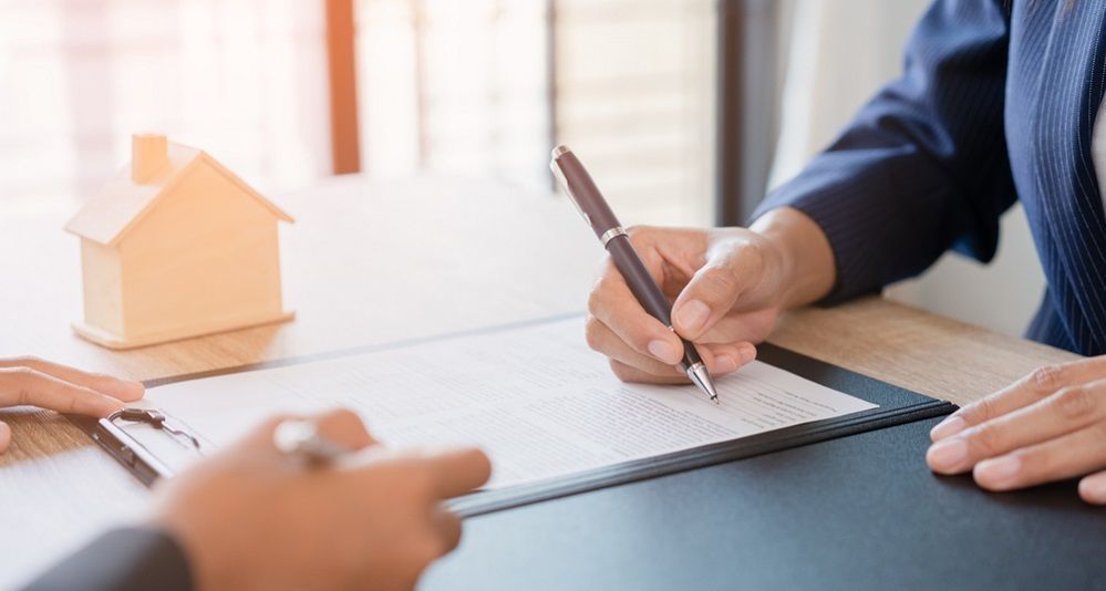 Couple signing first mortgage application