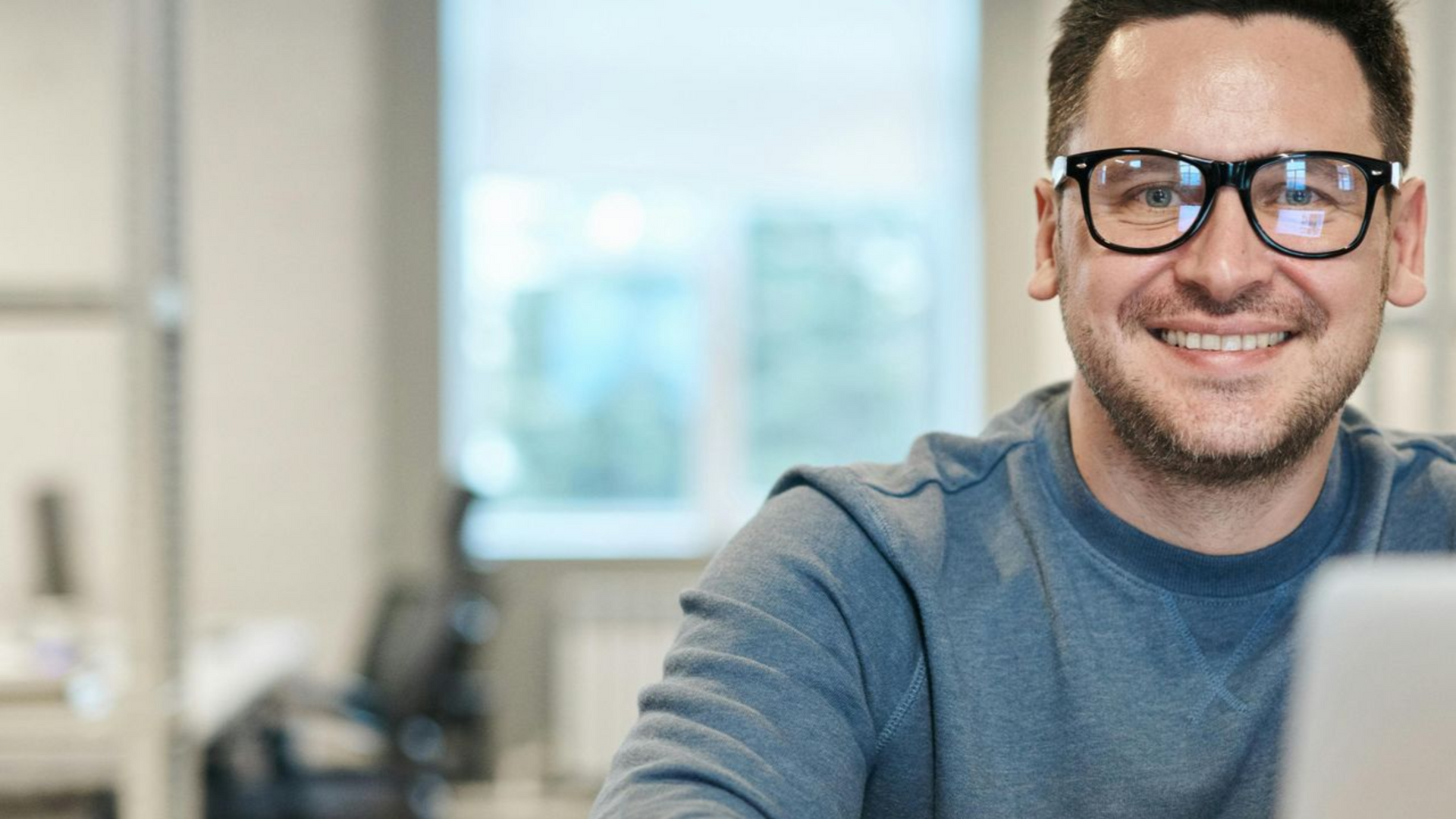 Couple signing first mortgage application