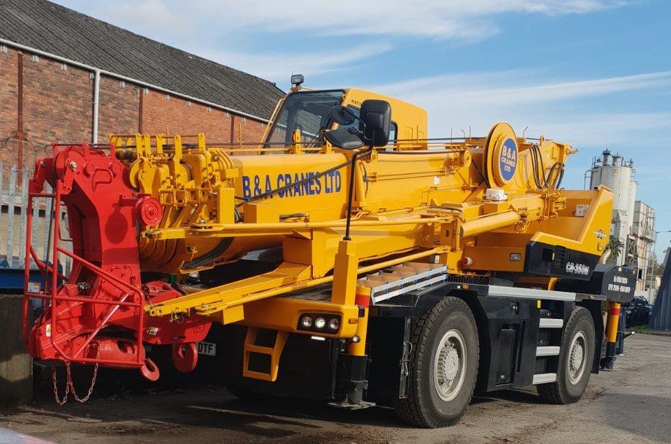 Kato 35 tonne city crane