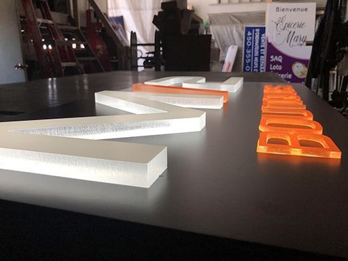 Groupe MD enseigne lumineuse avec insertion acrylique