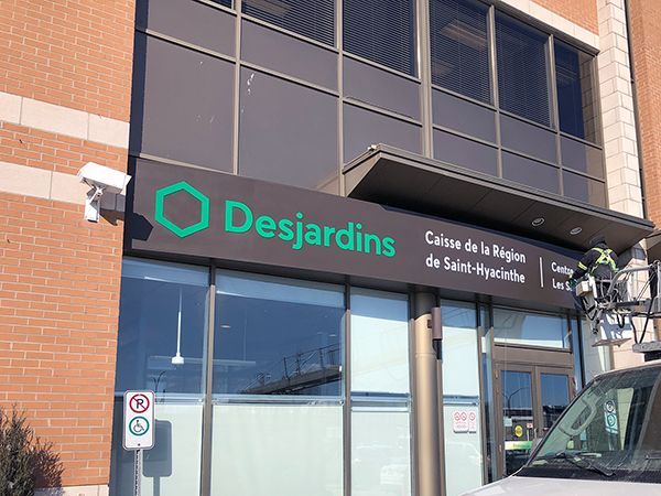 Groupe MD enseigne simple face Desjardins région de Saint-Hyacinthe