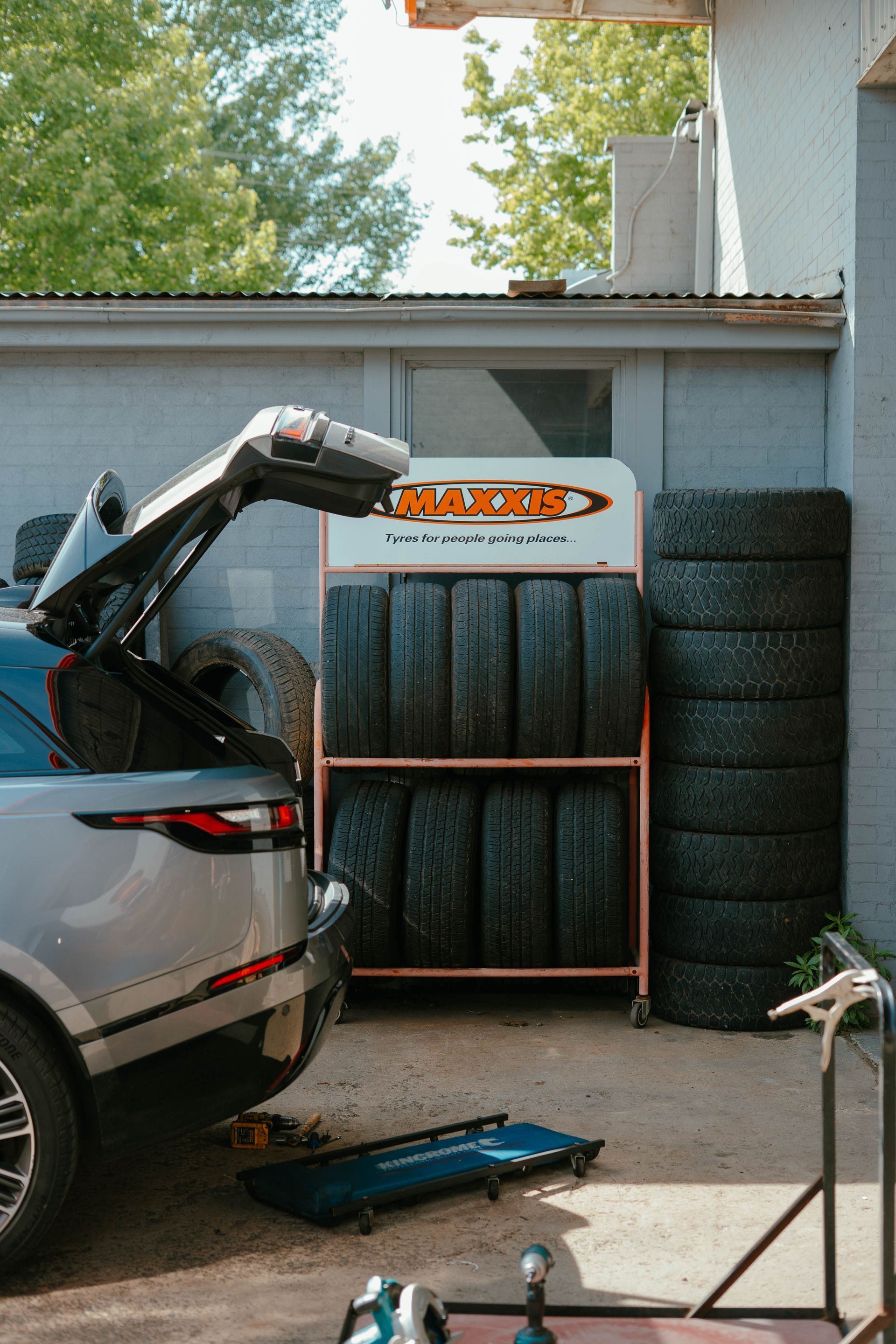 black tyres - BOEX Tyres and Performance