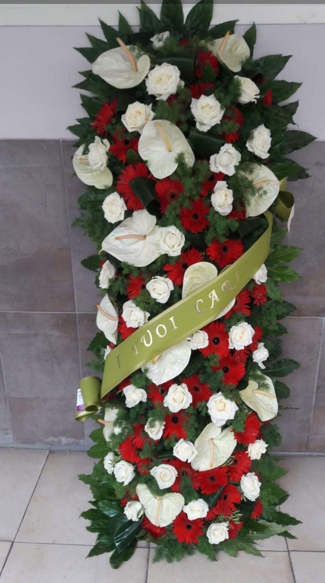 Composizione di fiori per funerale 16