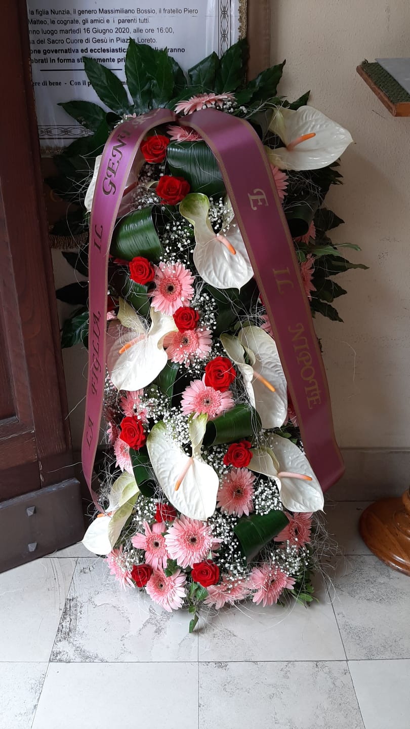 Composizione di fiori per funerale 17