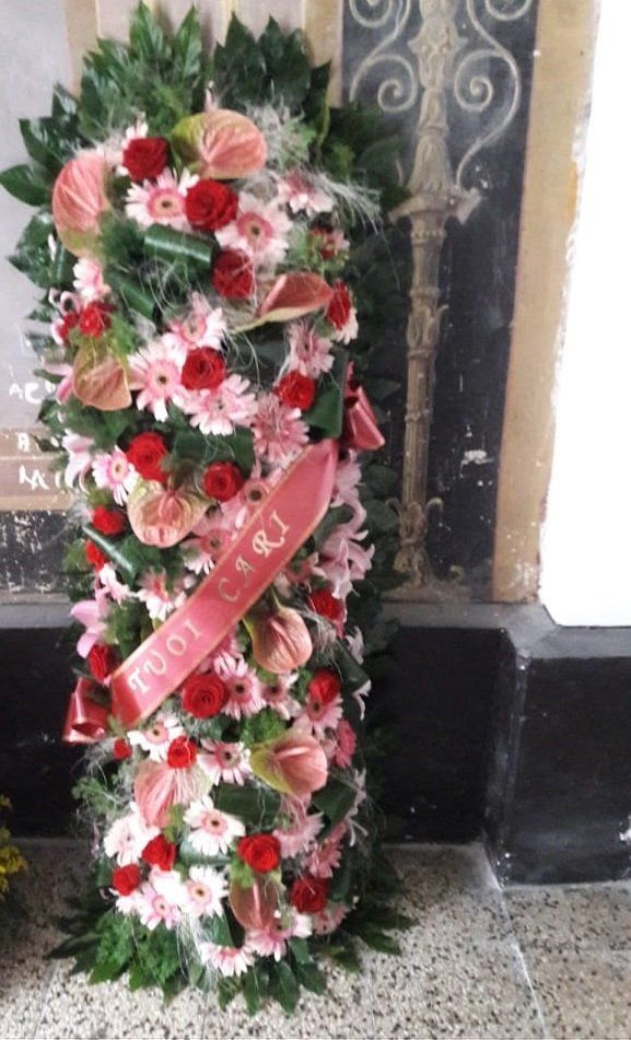 Composizione di fiori per funerale 11