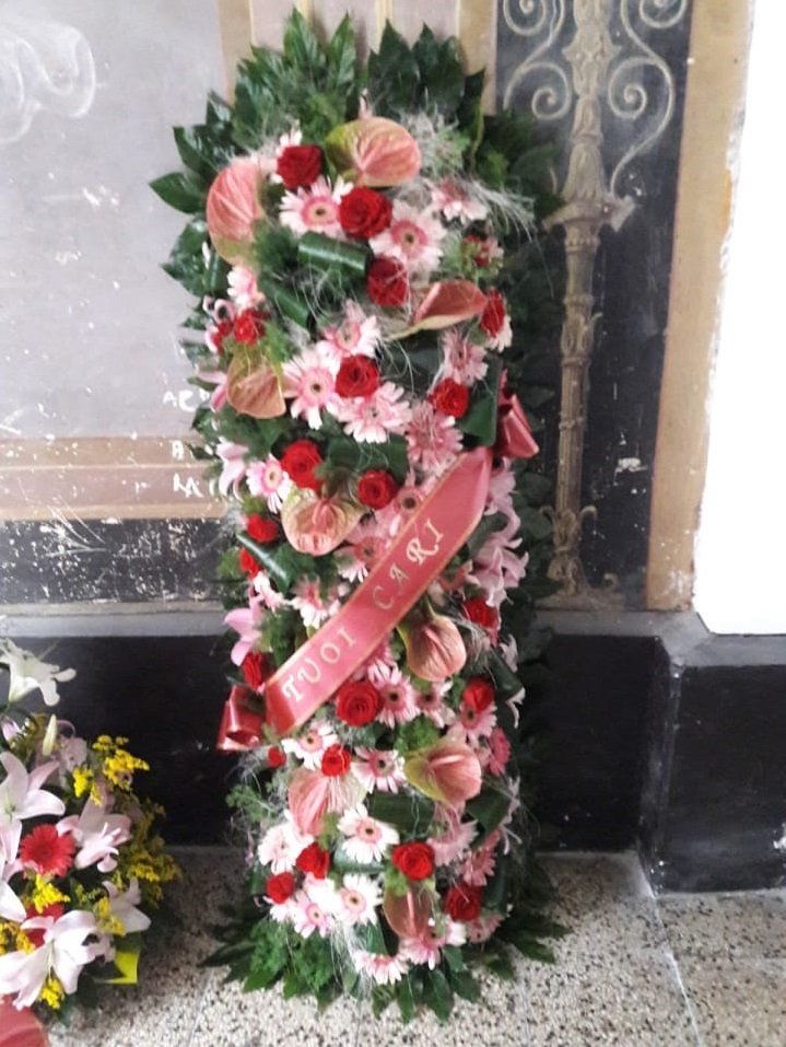 Composizione di fiori per funerale 8