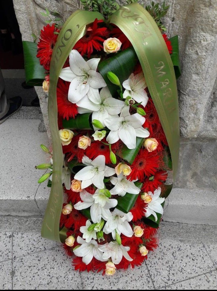 Composizione di fiori per funerale 5