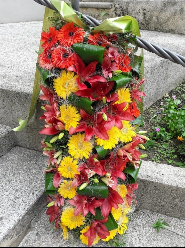 Composizione di fiori per funerale