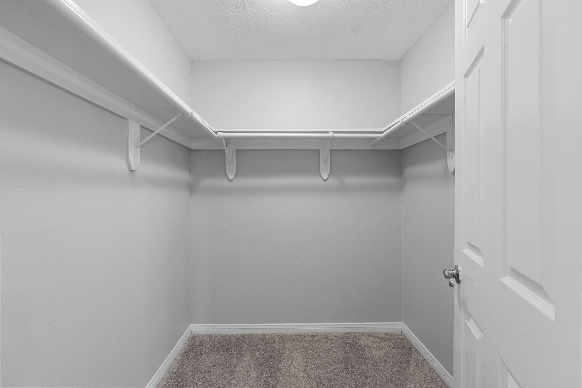 Walk in closet with shelves