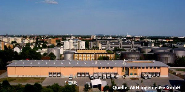 Eine Luftaufnahme eines großen Gebäudes in einer Stadt