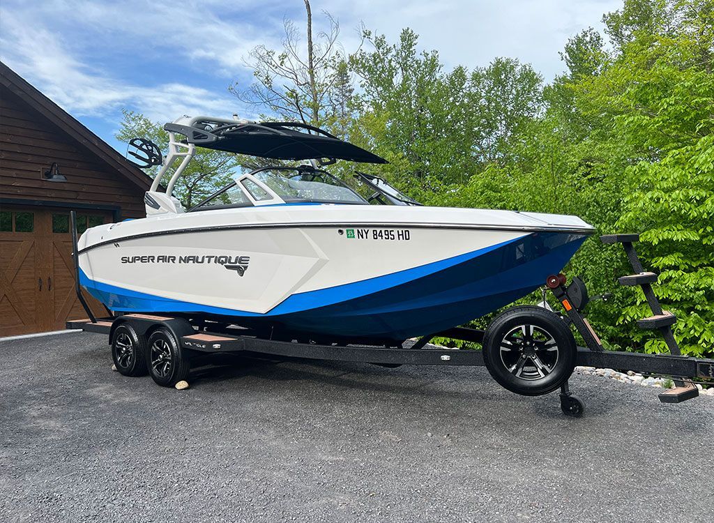 Boat detailing exterior wash and wax