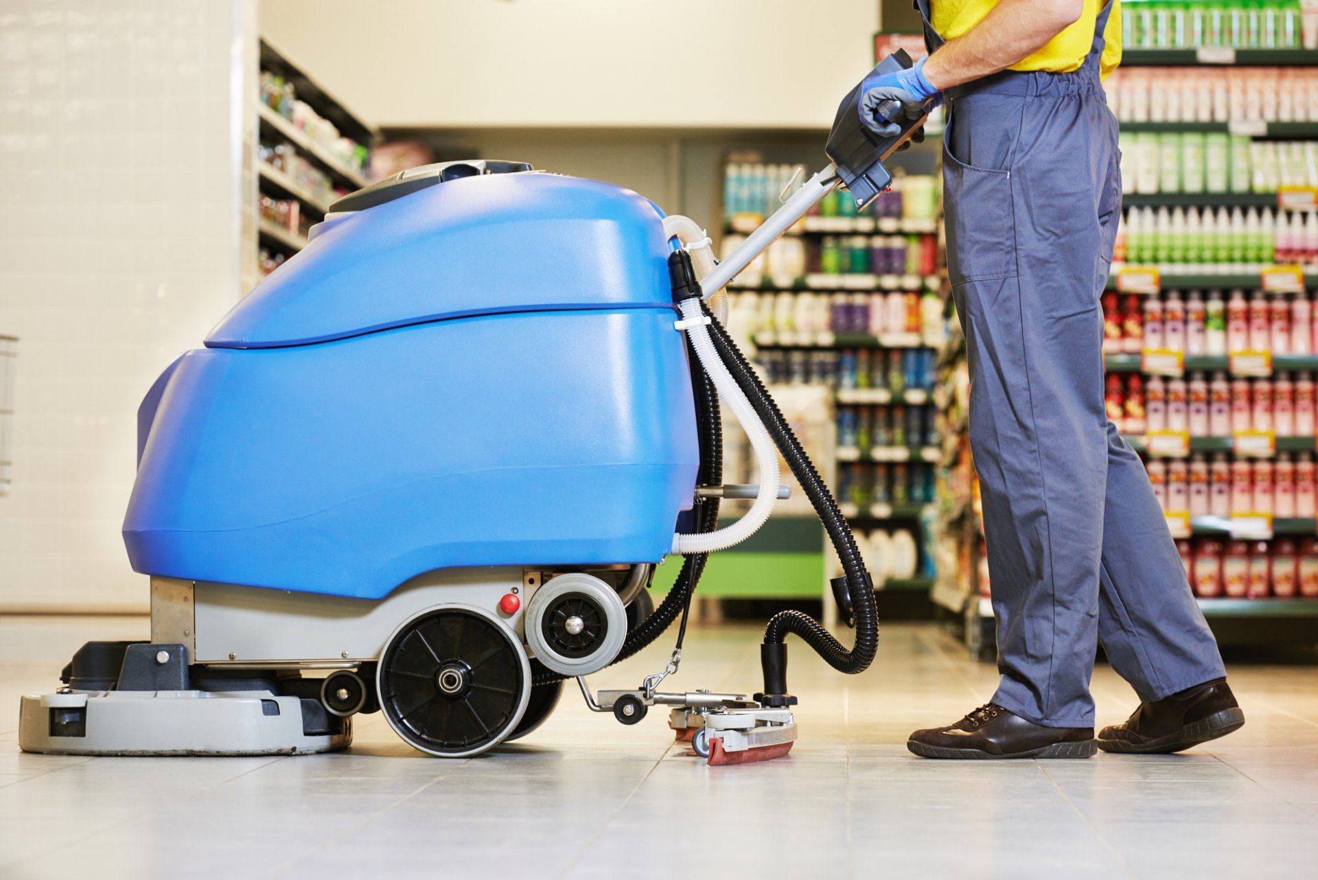 quick solutions cleaning team member doing a retail cleaning service in RI