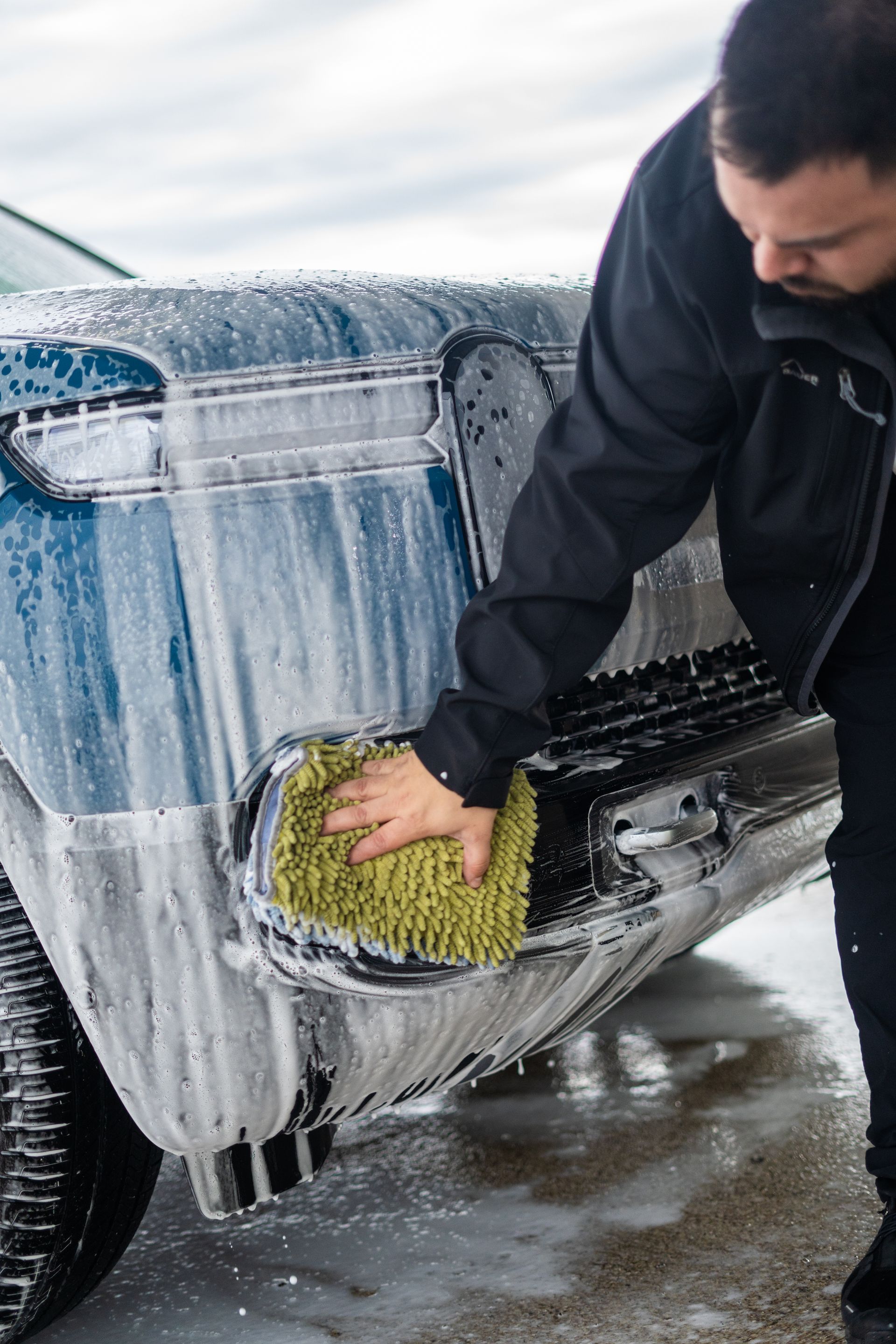 Rivian R1S gets Autobahn Incognito PPF, window tint, and ceramic coating.