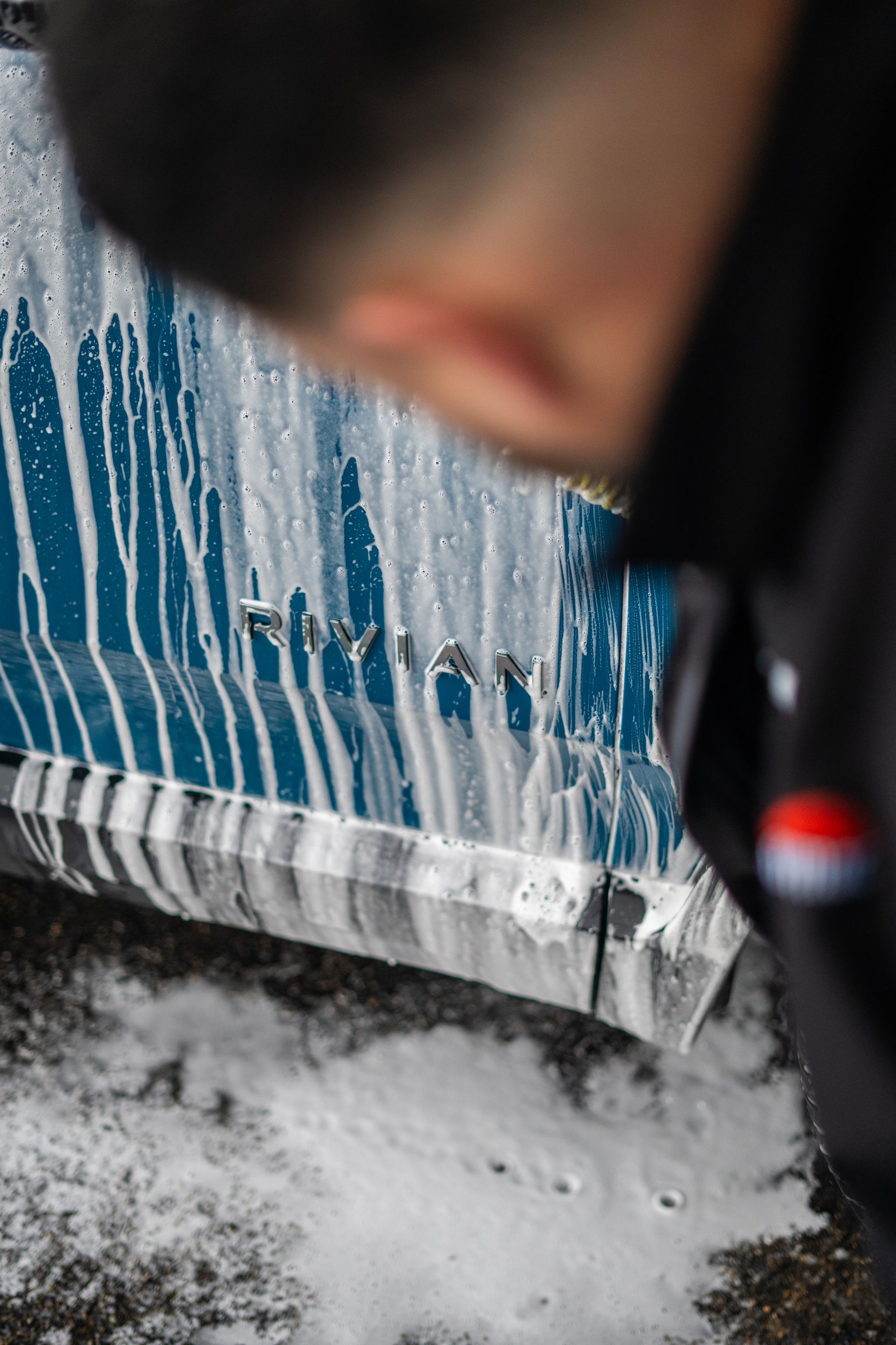 Rivian R1S gets Autobahn Incognito PPF, window tint, and ceramic coating.