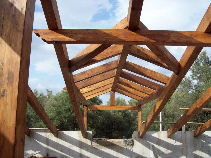 Tetto in legno in costruzione 9