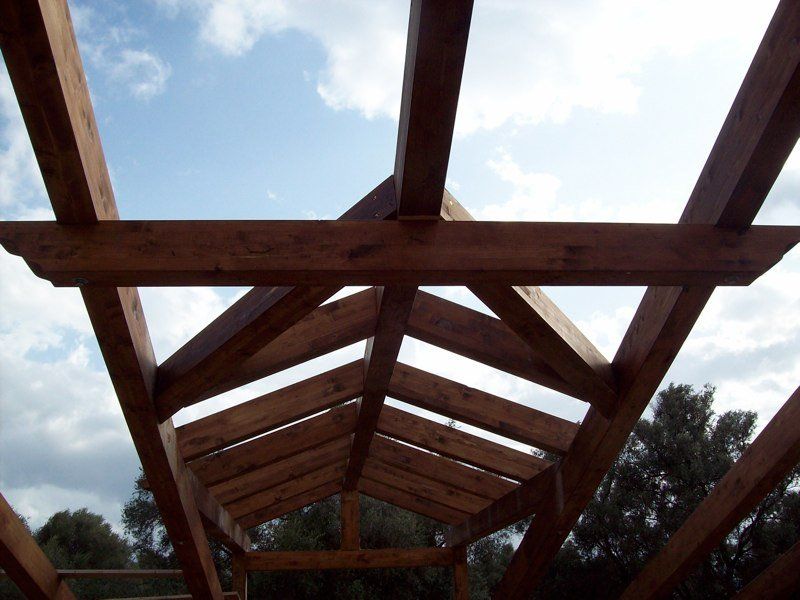 Tetto in legno in costruzione 8