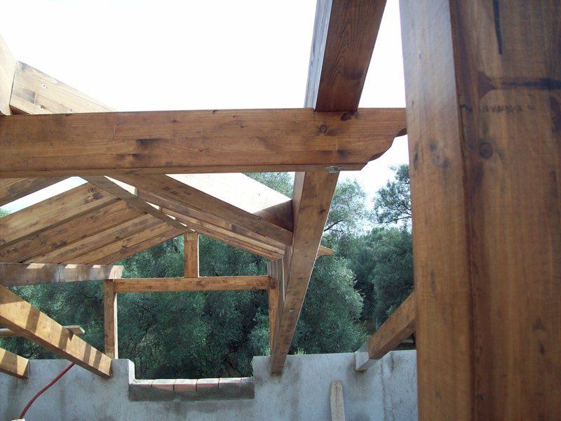 Tetto in legno in costruzione 7