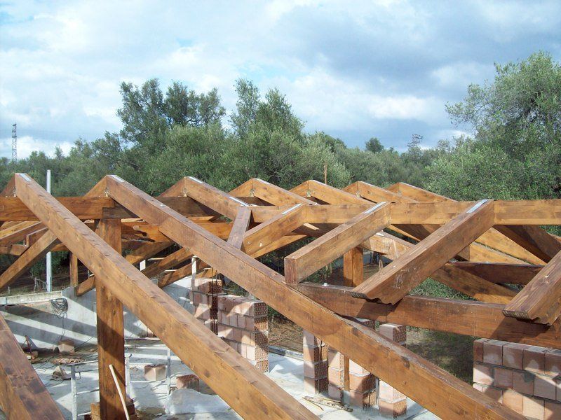 Tetto in legno in costruzione 6