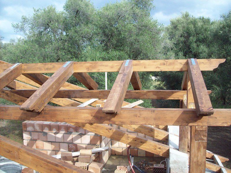 Tetto in legno in costruzione 4