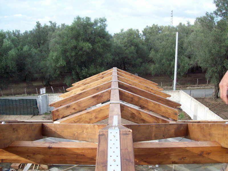 Tetto in legno in costruzione 5