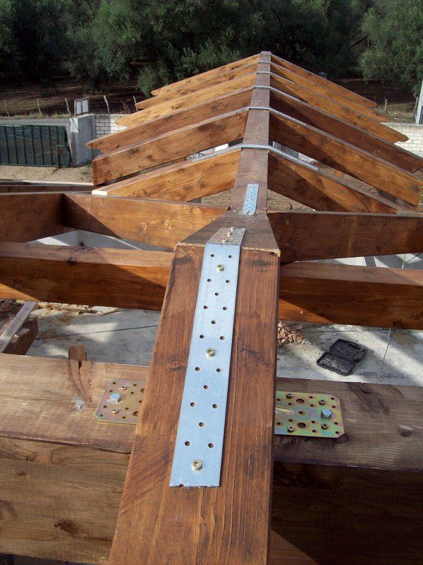 Tetto in legno in costruzione 3
