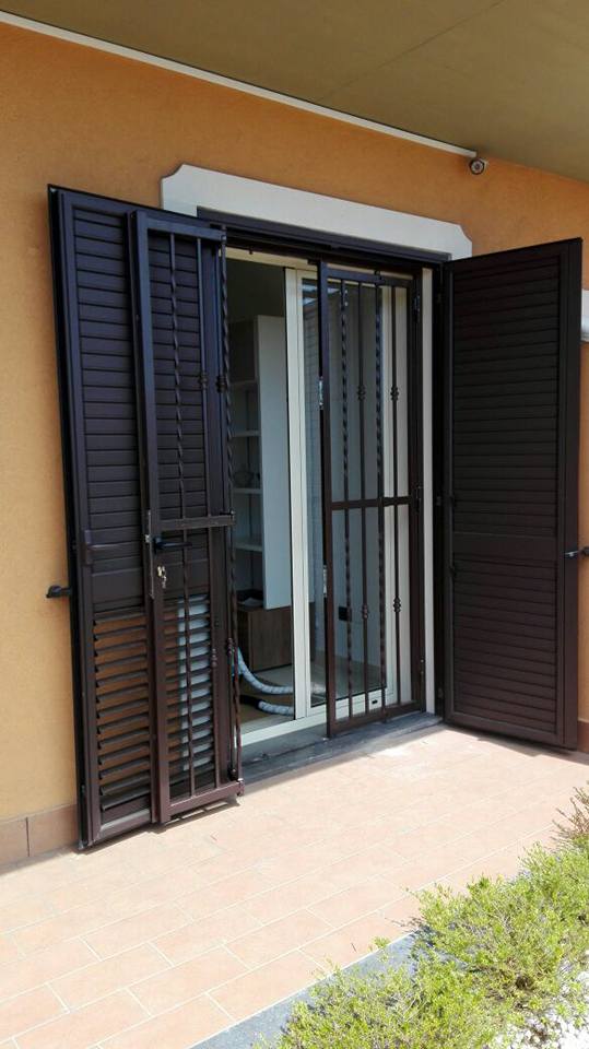 finestra con inferriata anti-intrusione