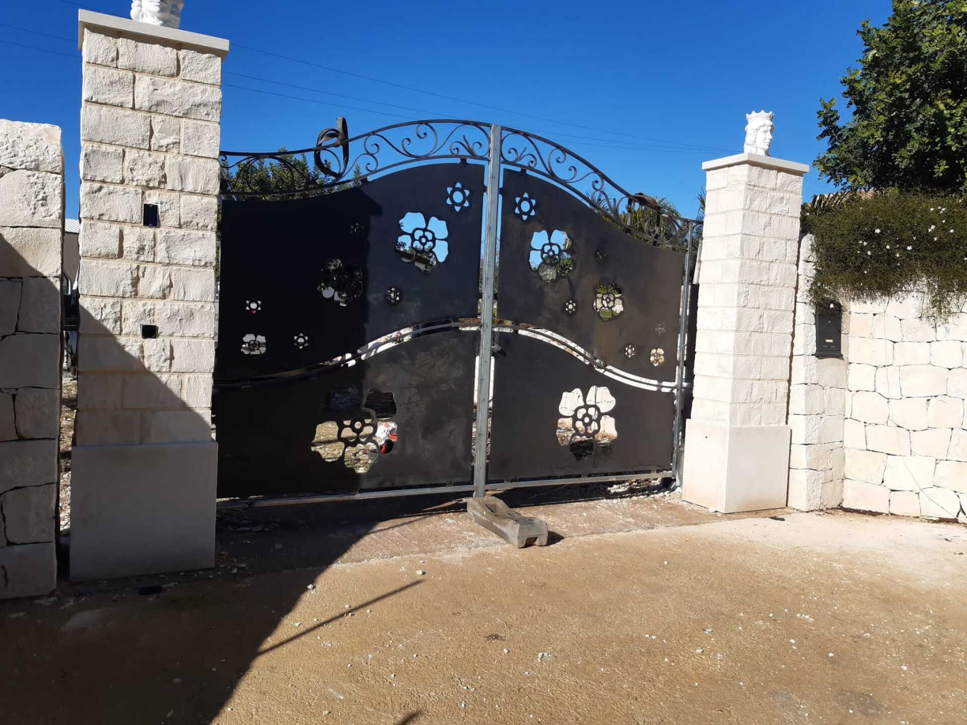 Cancello a due ante automatizzato