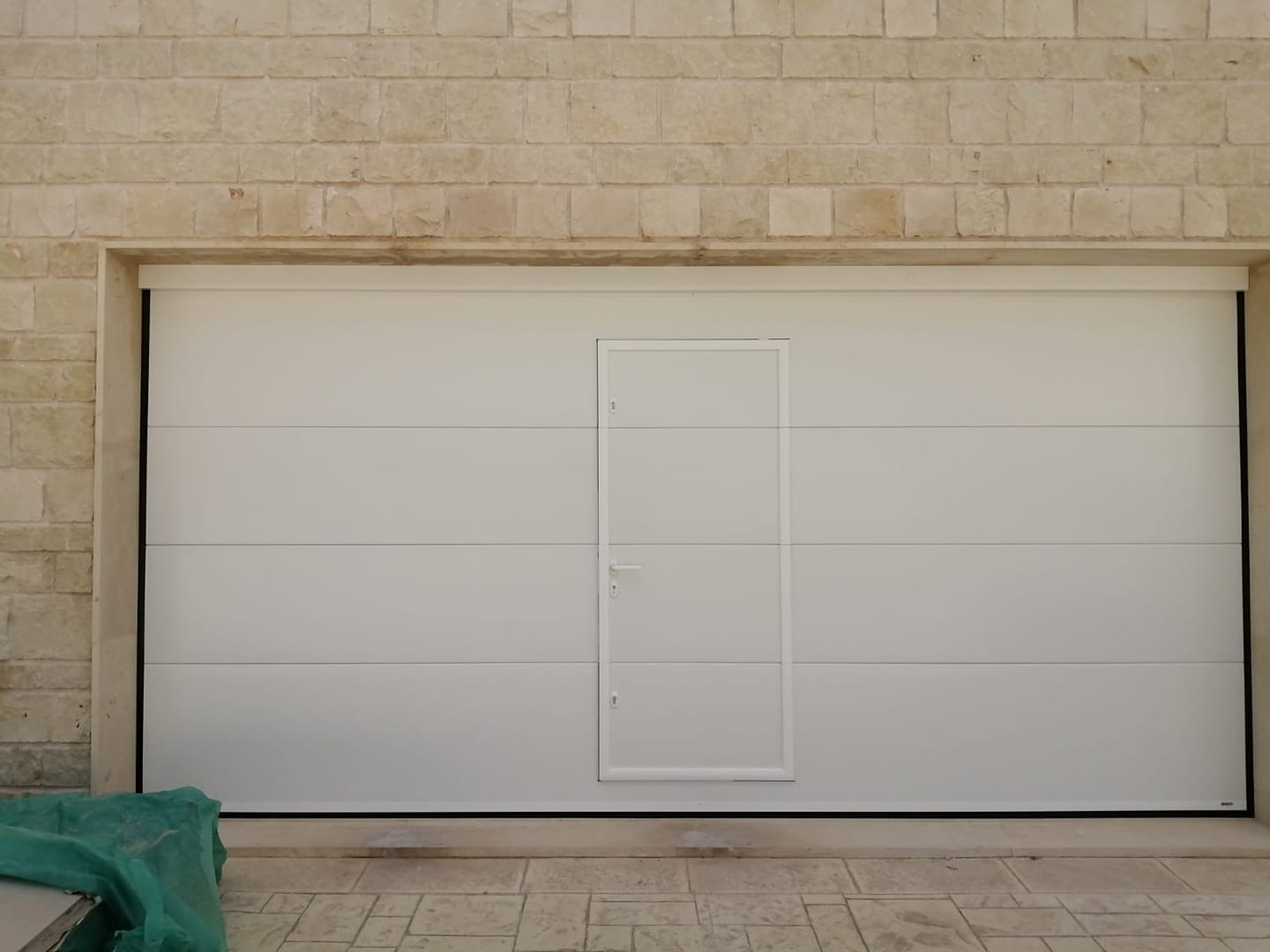 porta sezionale in acciaio laccato