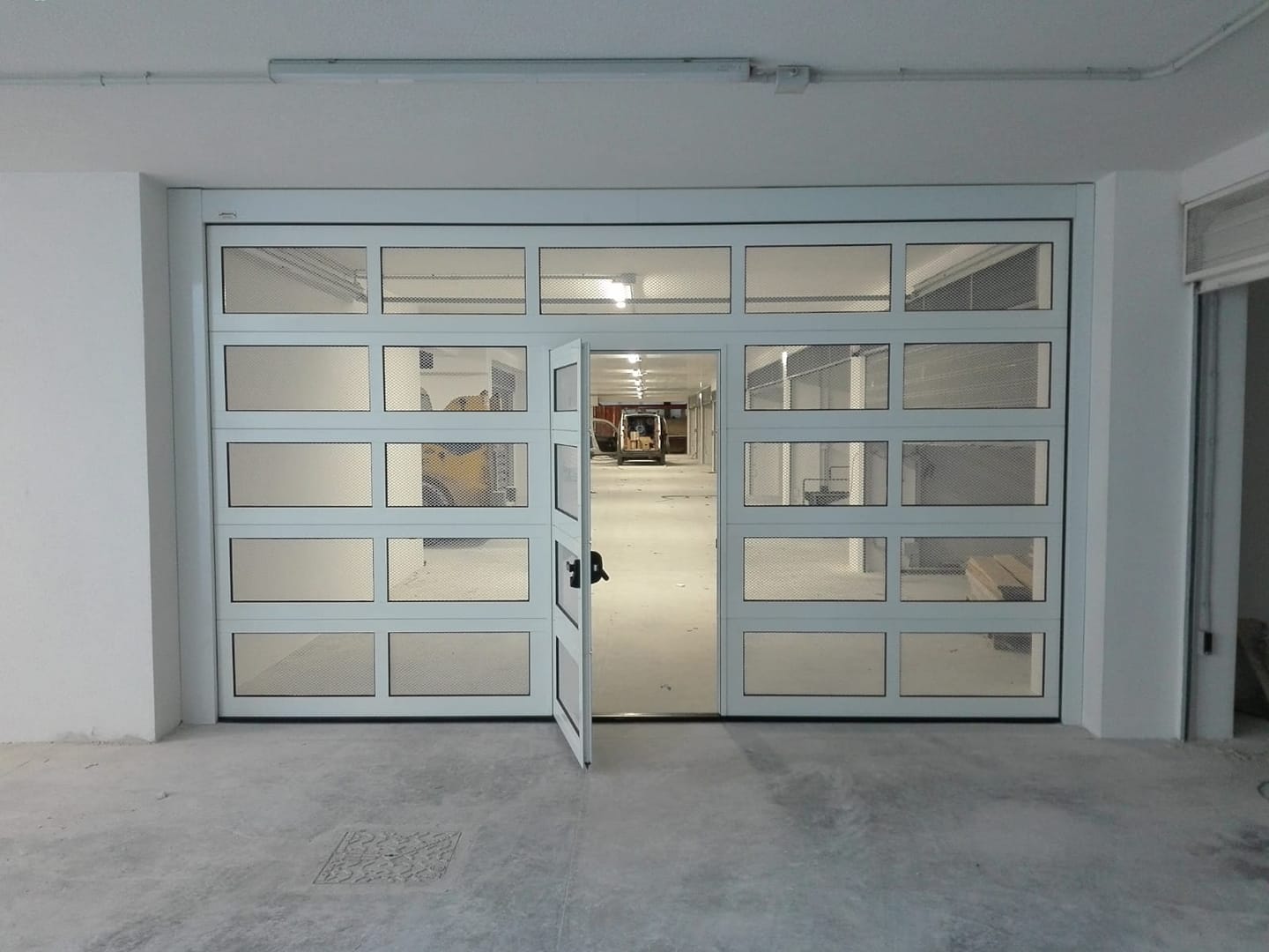 infissi con inserti in vetro