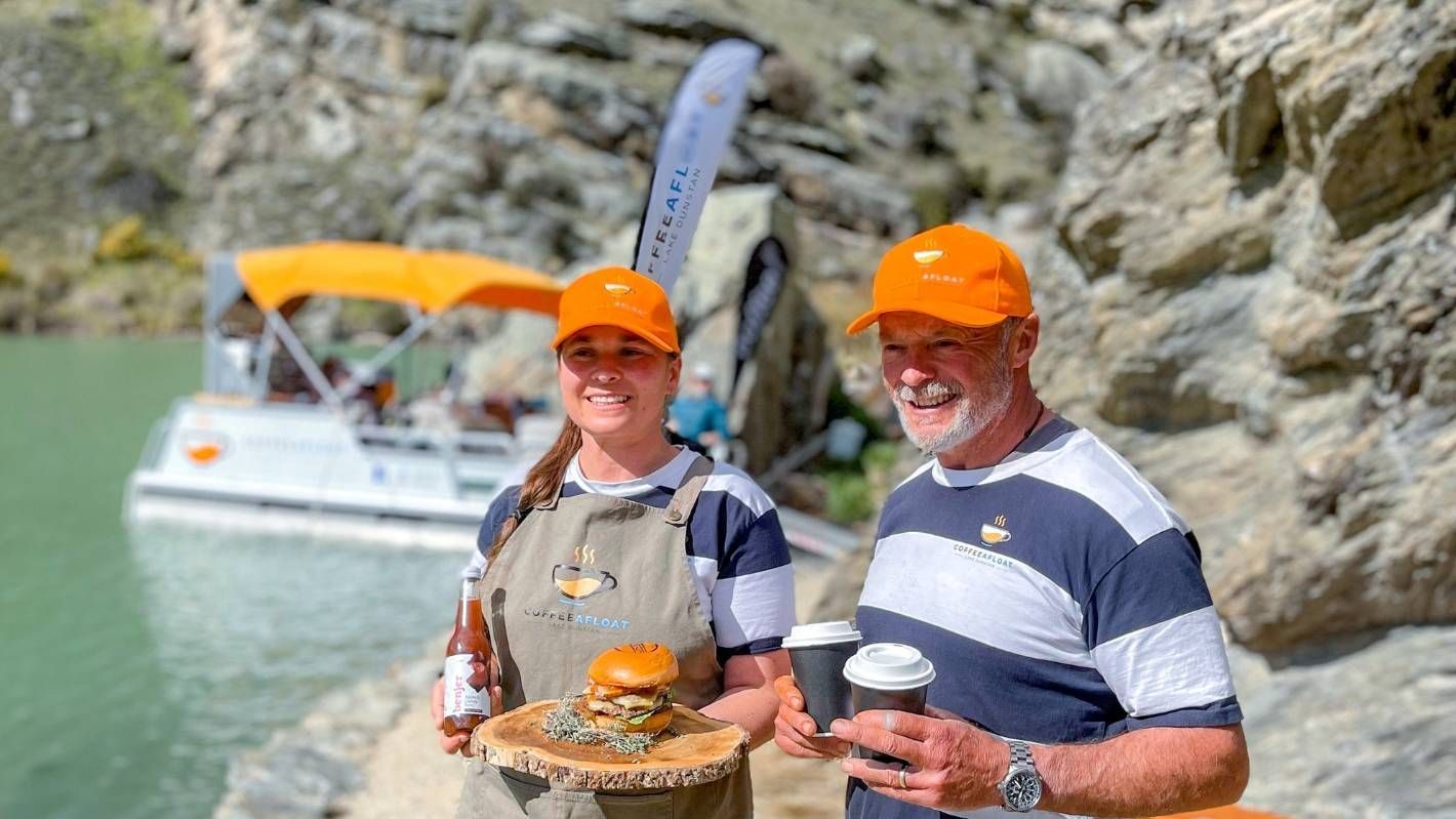 coffee and burgers enjoyed by cyclists along the Lake Dunstan bike trail at Coffee Afloat and Burger Afloat
